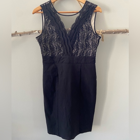 Reitman’s Black Lace Scallop Lace V neckline Cocktail Dress - Picture 1 of 3